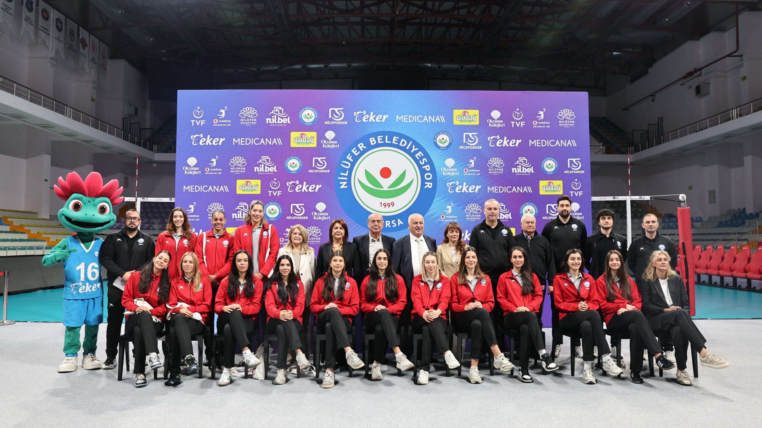 Nilüfer Belediyespor'dan kadro tanıtımı