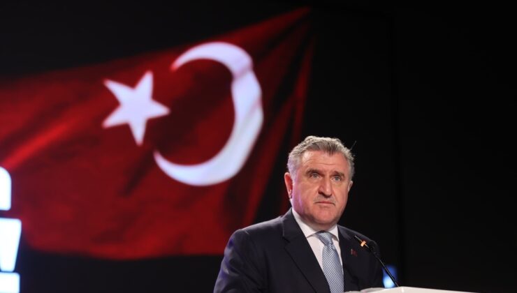 Osman Aşkın Bak, milli para yüzücüleri tebrik etti