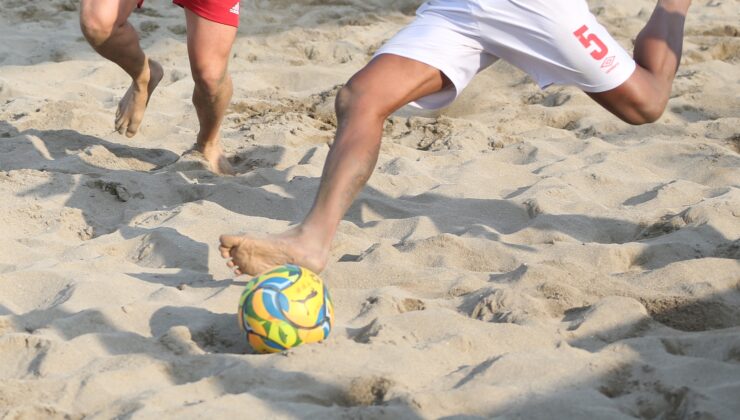 Alanya'da plaj futbolu heyecanı: 33 ülkeden 48 takım