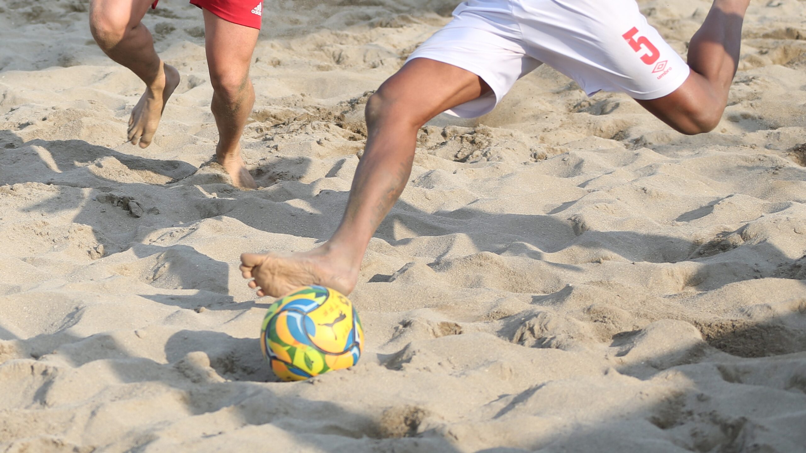 Alanya'da plaj futbolu heyecanı: 33 ülkeden 48 takım