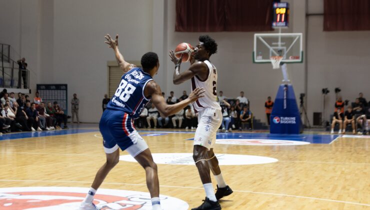 Anadolu Efes, 2'de 2 yaptı