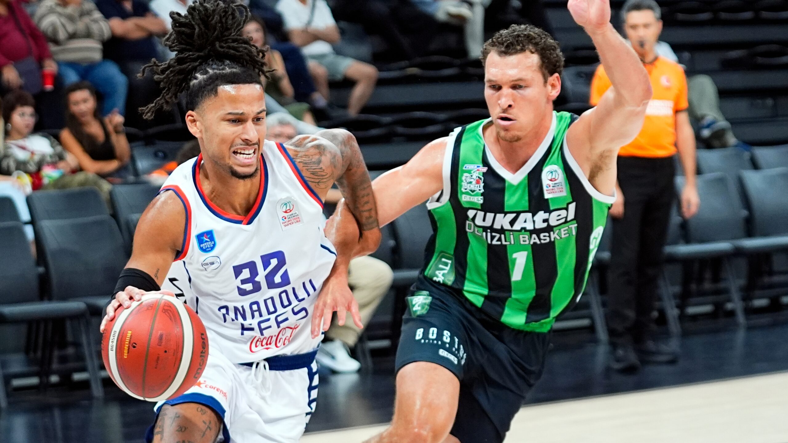 Anadolu Efes evinde kazandı