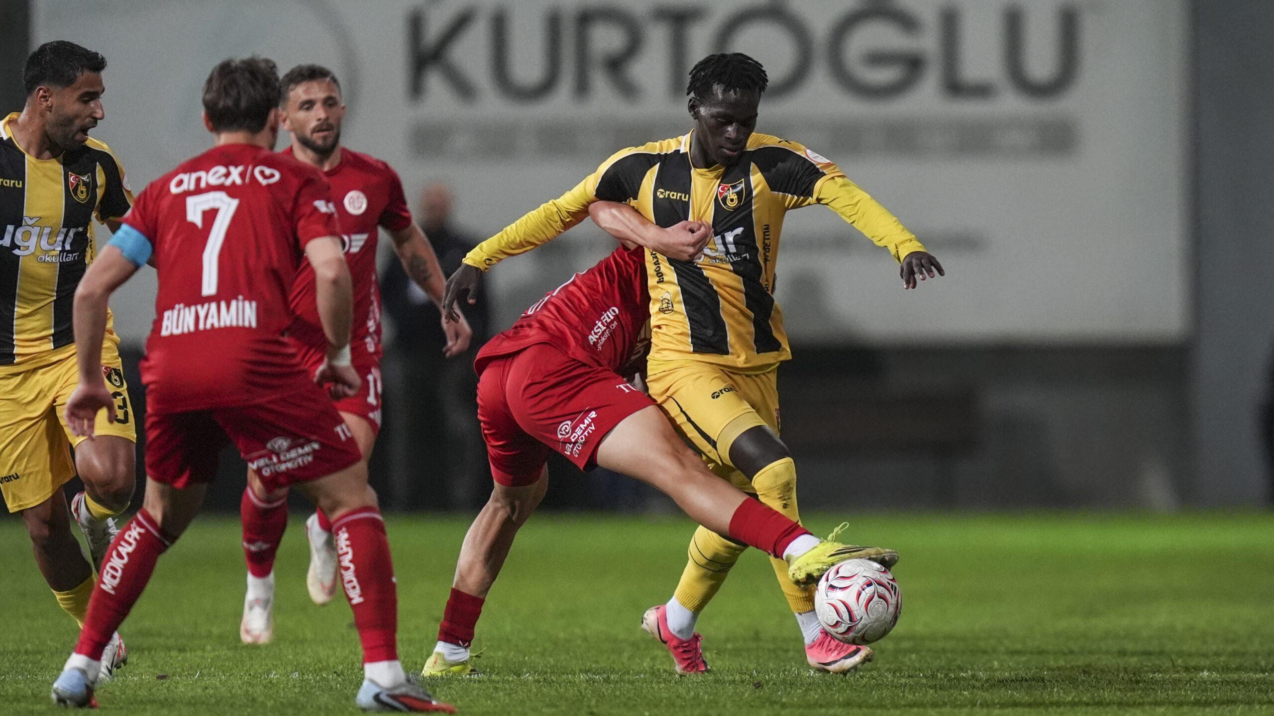 Antalyaspor deplasmanda kazandı