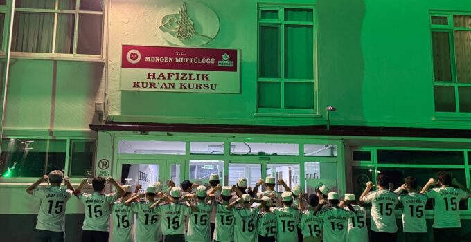 Arda Güler’den hafızlık öğrencilerine imzalı forma