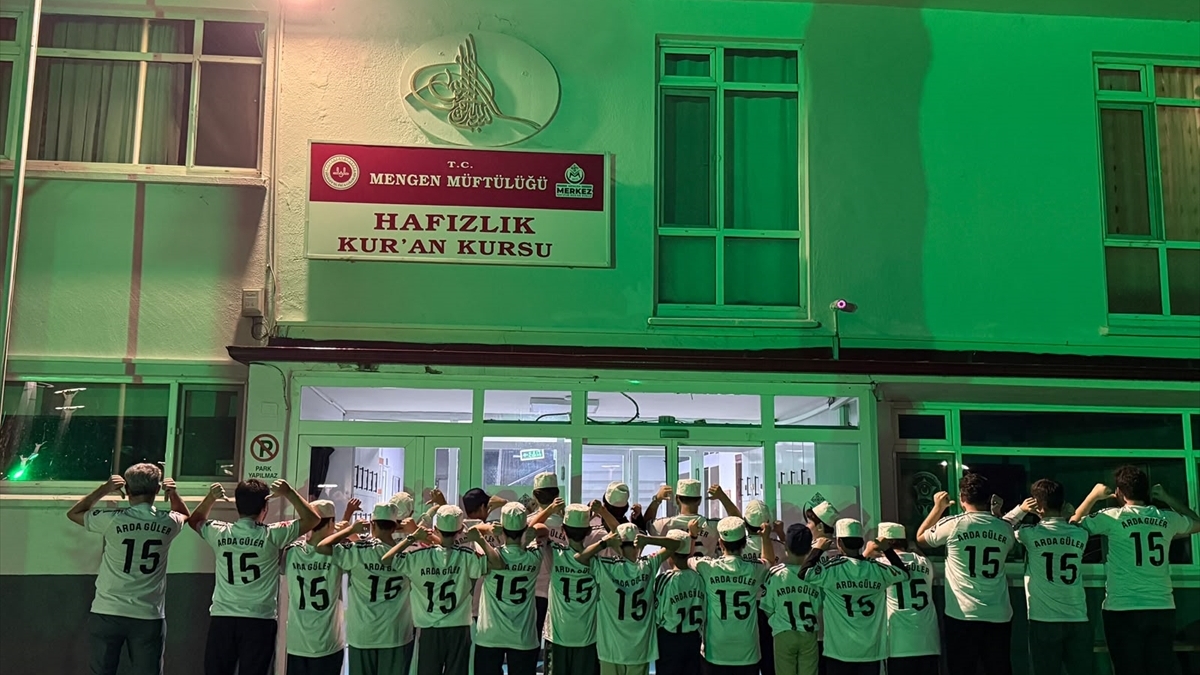 Arda Güler’den hafızlık öğrencilerine imzalı forma