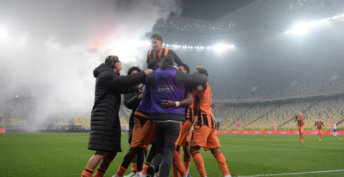 Arda Turan'lı Shakhtar, Dinamo Kiev'i eledi