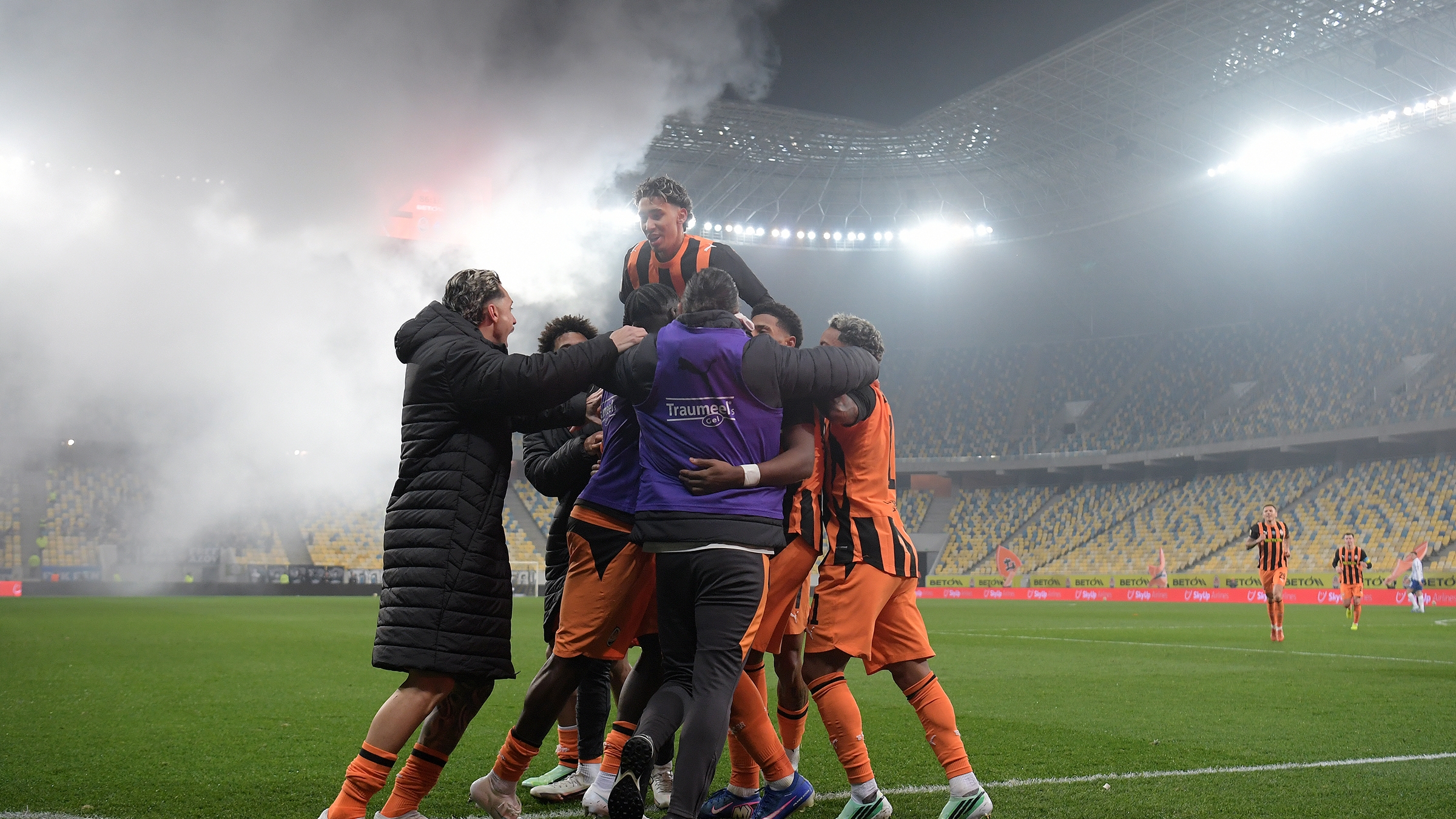 Arda Turan'lı Shakhtar, Dinamo Kiev'i eledi