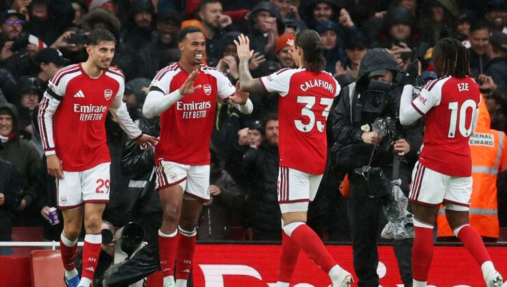 Arsenal zirveye ortak oldu