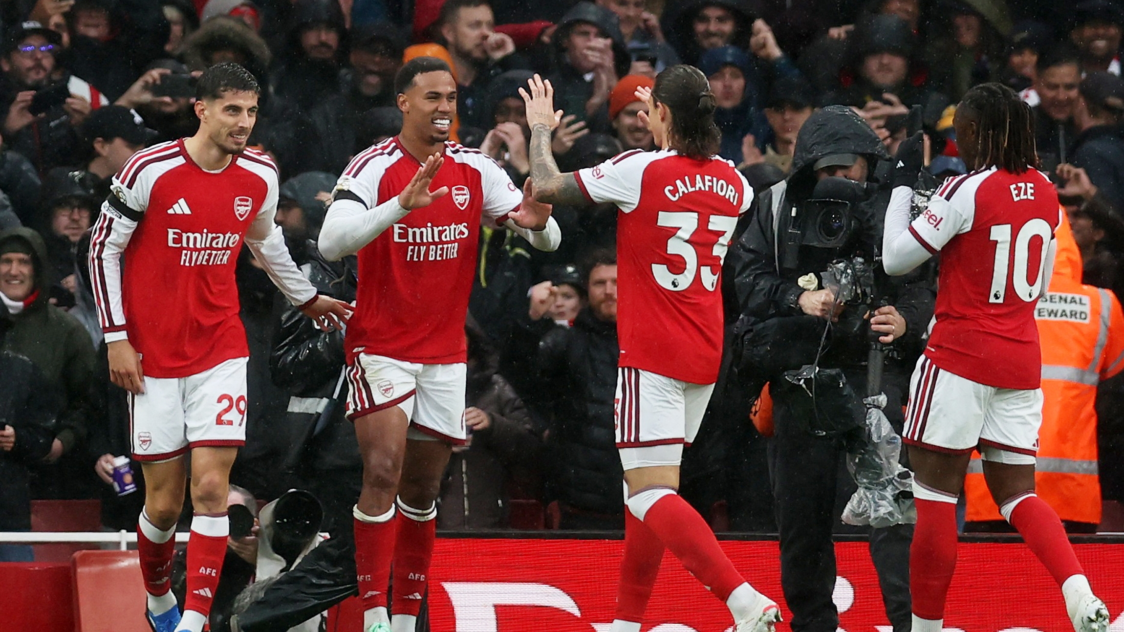 Arsenal zirveye ortak oldu