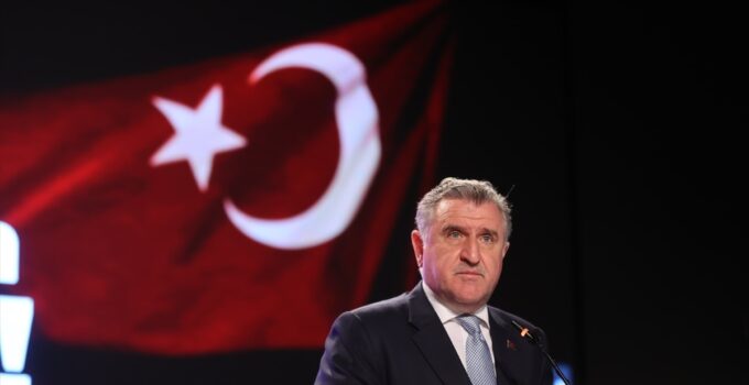 Bakan Bak'tan B1 Görme Engelli Kadın Milli Futbol Takımı için tebrik mesajı