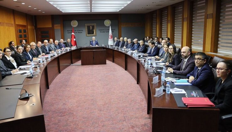 Bakan Bolat, otomotiv sektörü temsilcileri ile bir araya geldi