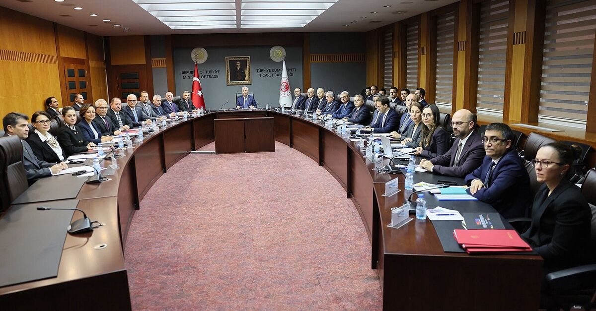 Bakan Bolat, otomotiv sektörü temsilcileri ile bir araya geldi