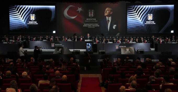 Beşiktaş yönetimi ibra edildi