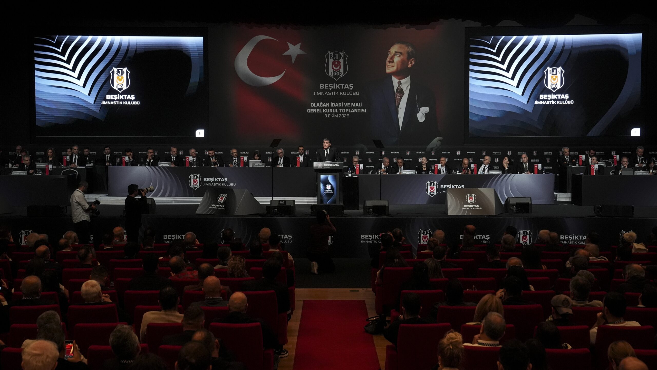 Beşiktaş yönetimi ibra edildi