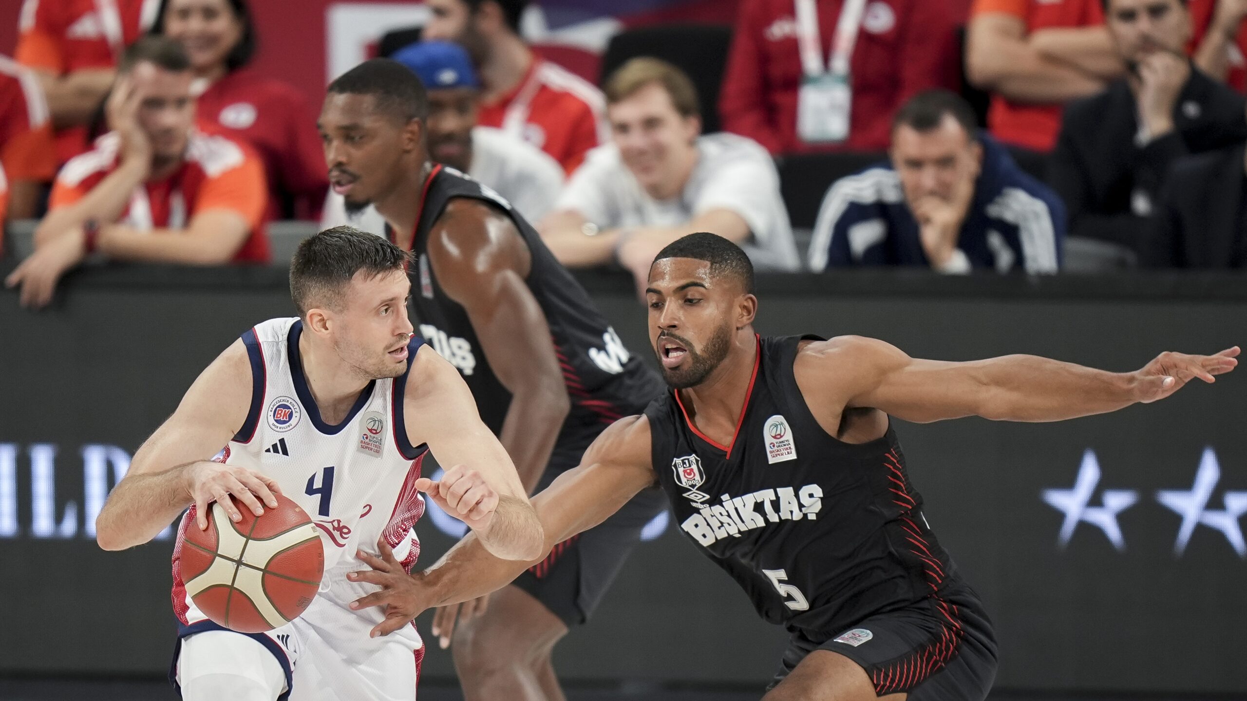 Beşiktaş'ı deviren Bahçeşehir Koleji'nden 5'te 5