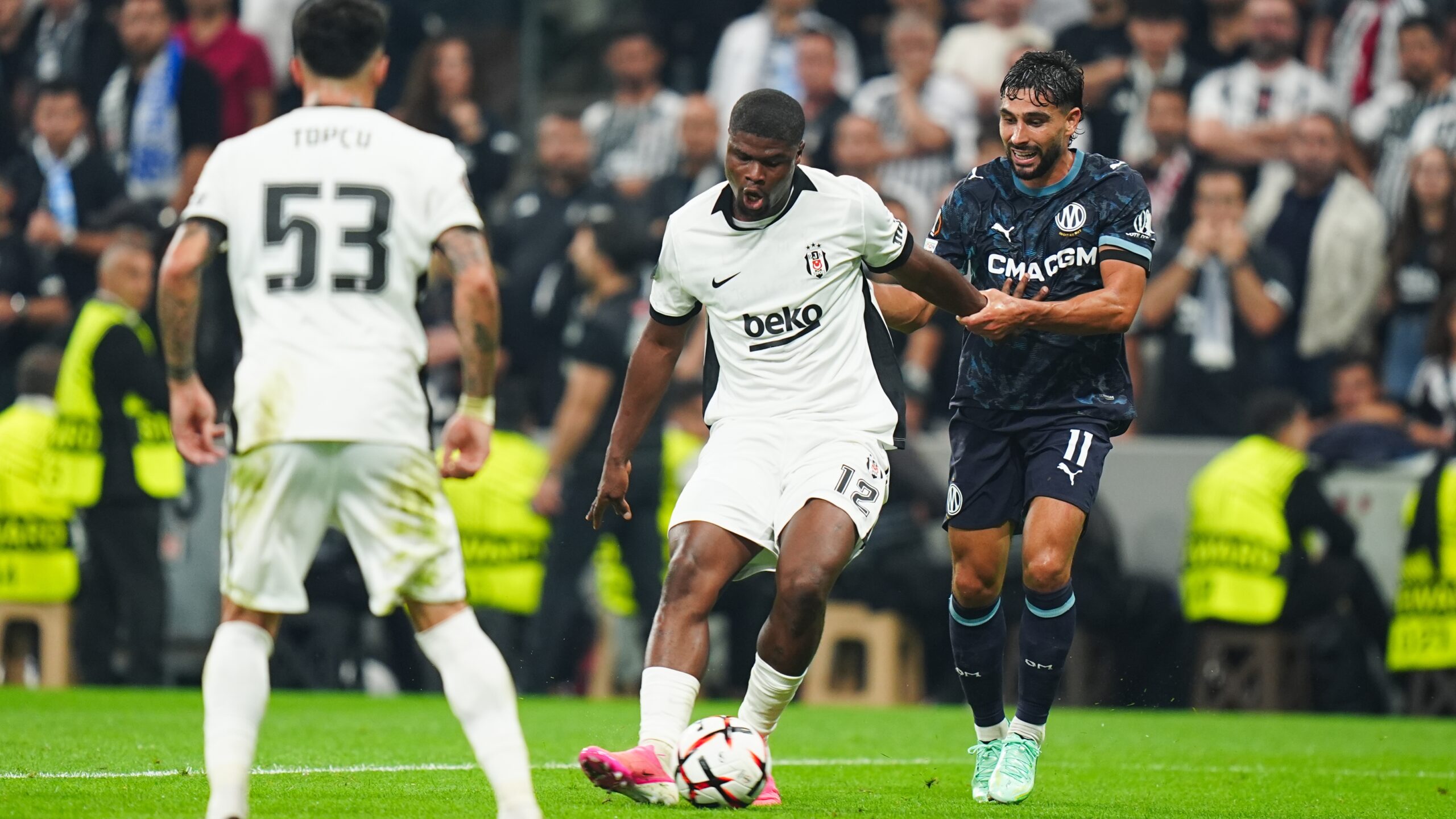 Beşiktaş'ta stoper rotasyonu genişliyor
