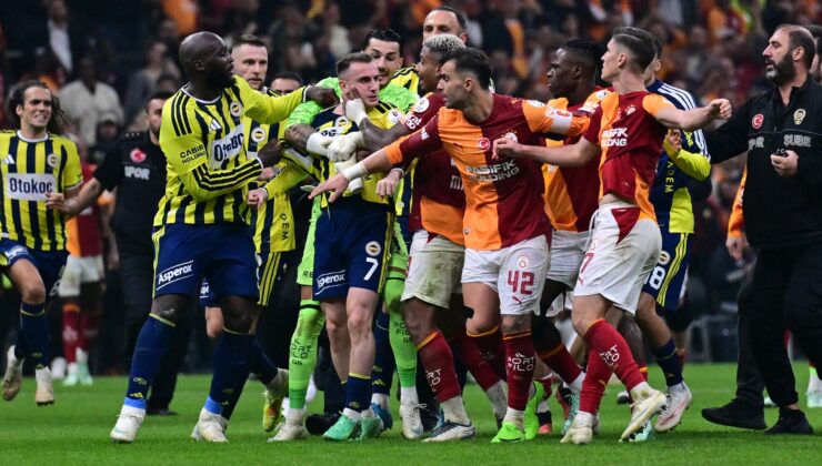 Derbi sonrası ortalık karıştı: İki oyuncuya kırmızı kart