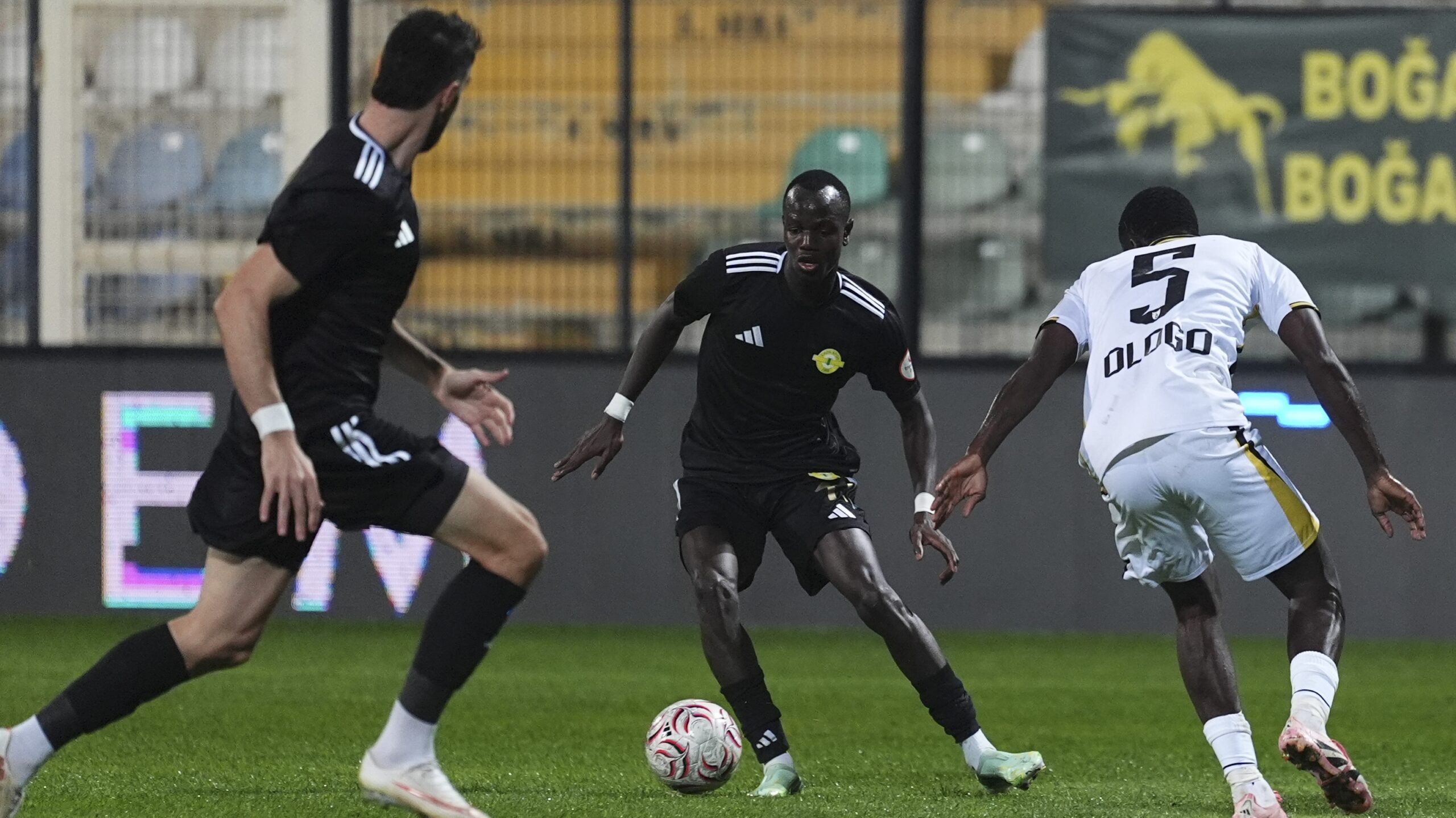 Esenler Erokspor deplasmanda kazandı