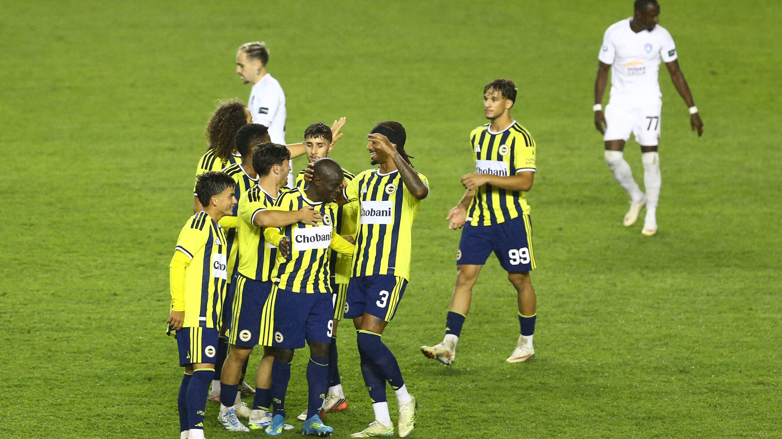 Fenerbahçe hazırlık maçında galip
