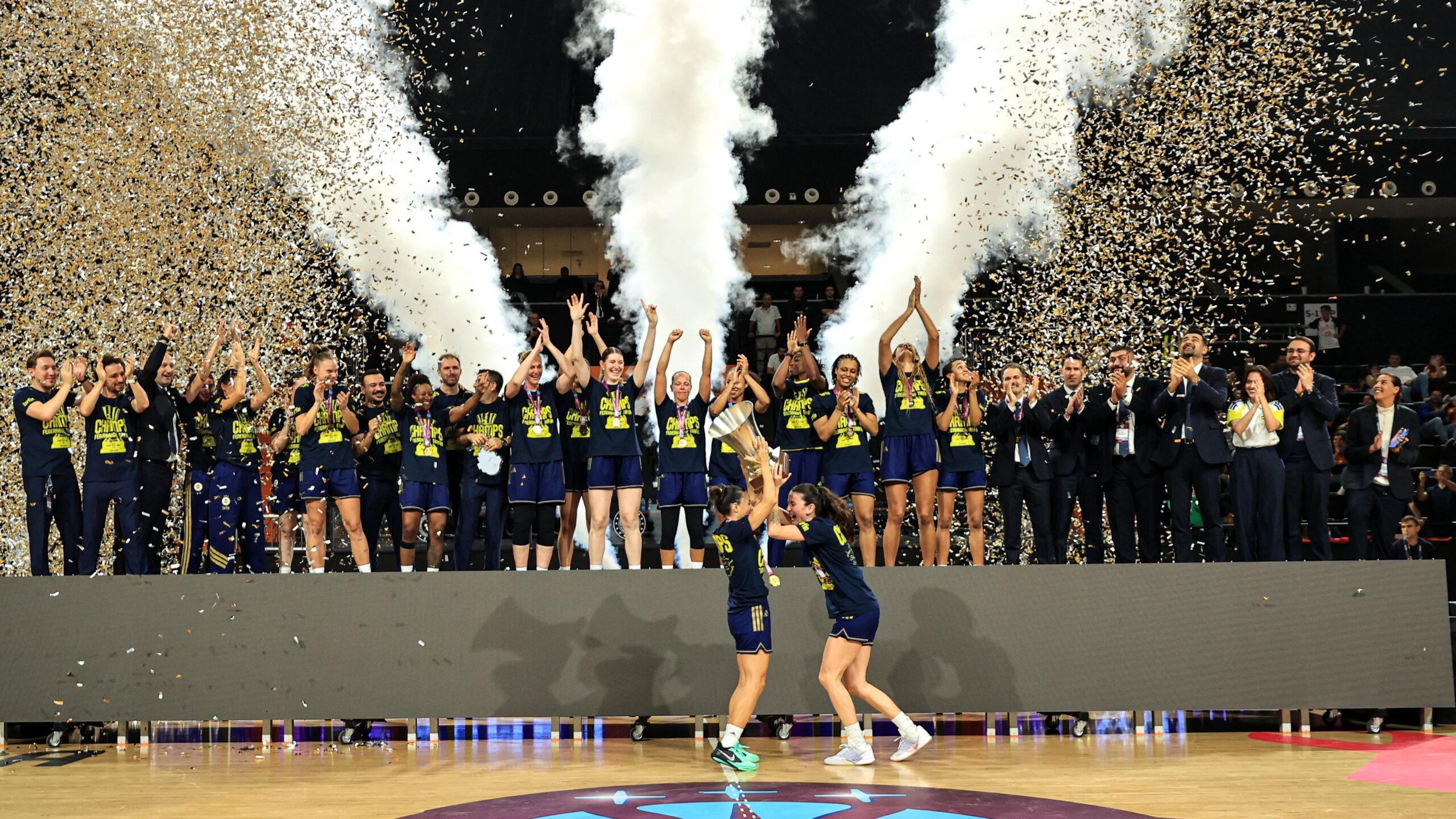 Fenerbahçe Tarfin kupasını aldı