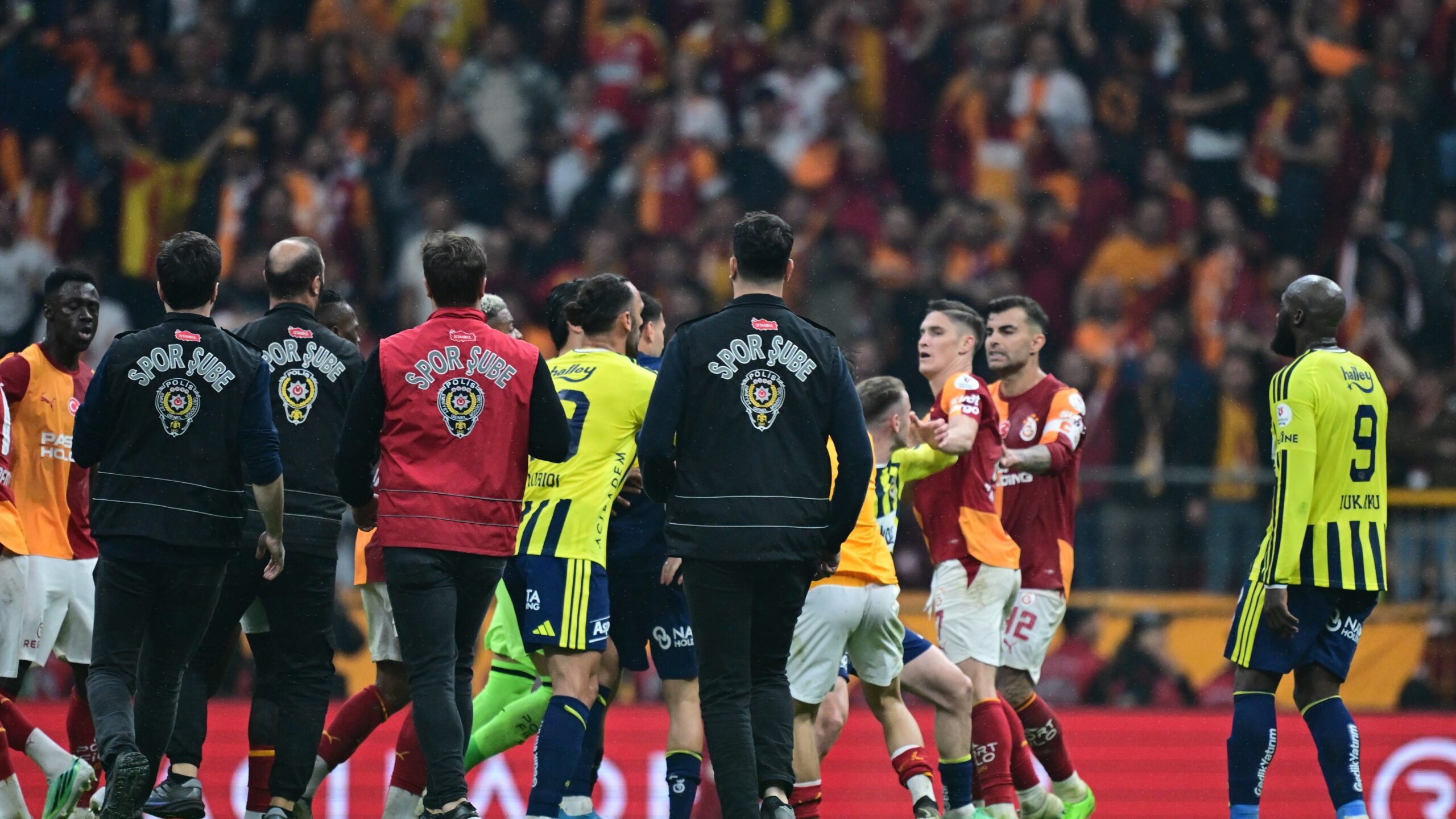 Fenerbahçe'den derbideki olaylarla ilgili açıklama