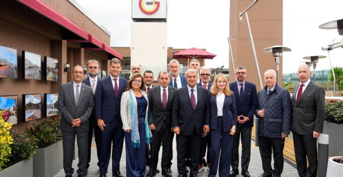 Galatasaray Adası'nda dostluk yemeği
