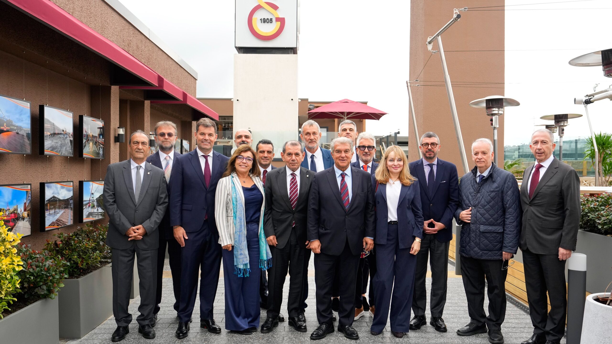 Galatasaray Adası'nda dostluk yemeği