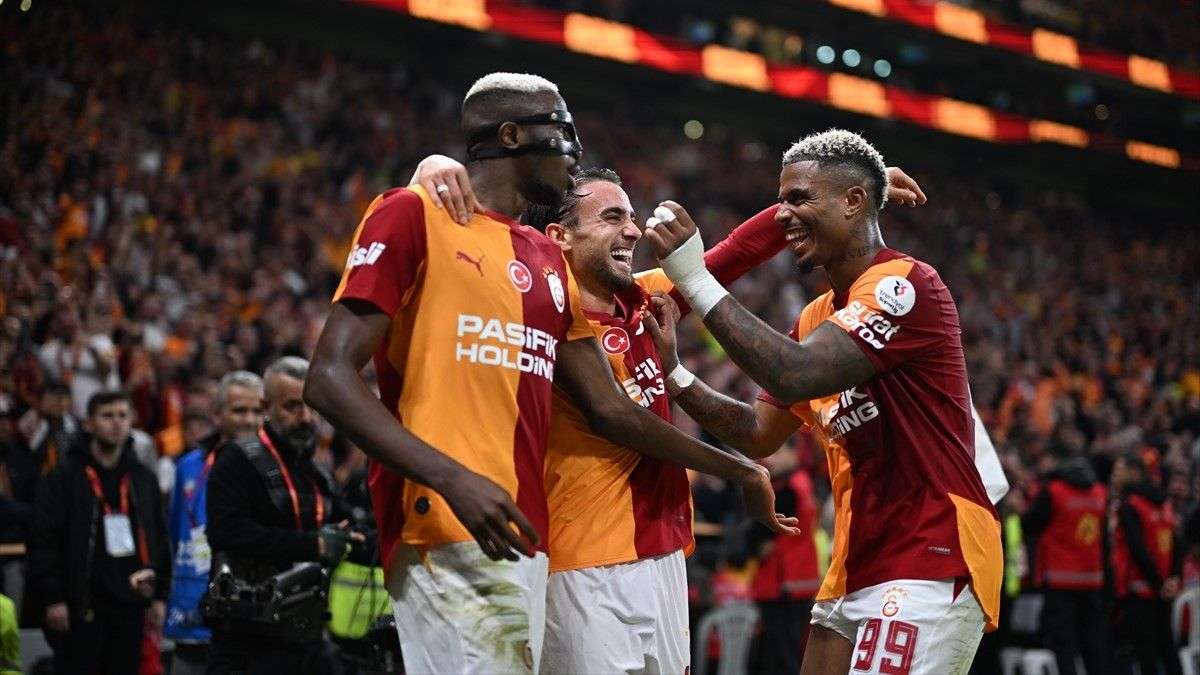 Galatasaray – Fenerbahçe: 2-1 Maç sonucu, maç özeti (Yazılı)