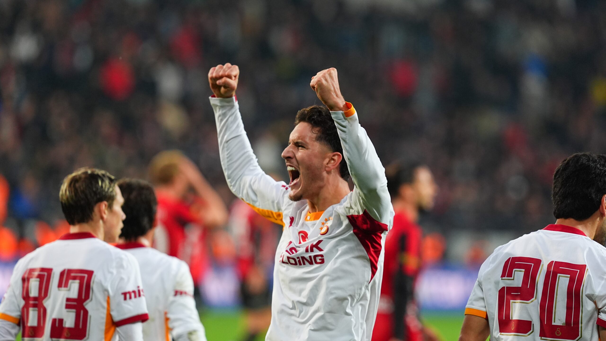 Galatasaray zirvedeki yerini korudu