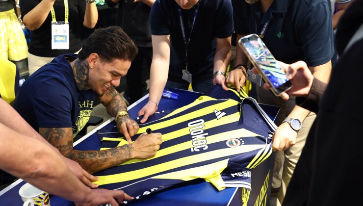 İmza gününde Ederson'a yoğun ilgi