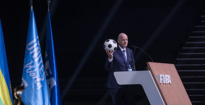 Infantino, Dünya Kupası önerisi için özür diledi