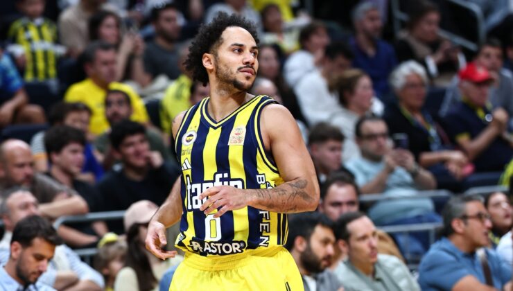 Larkin ilk kez sahada, Fenerbahçe Tarfin son nefeste