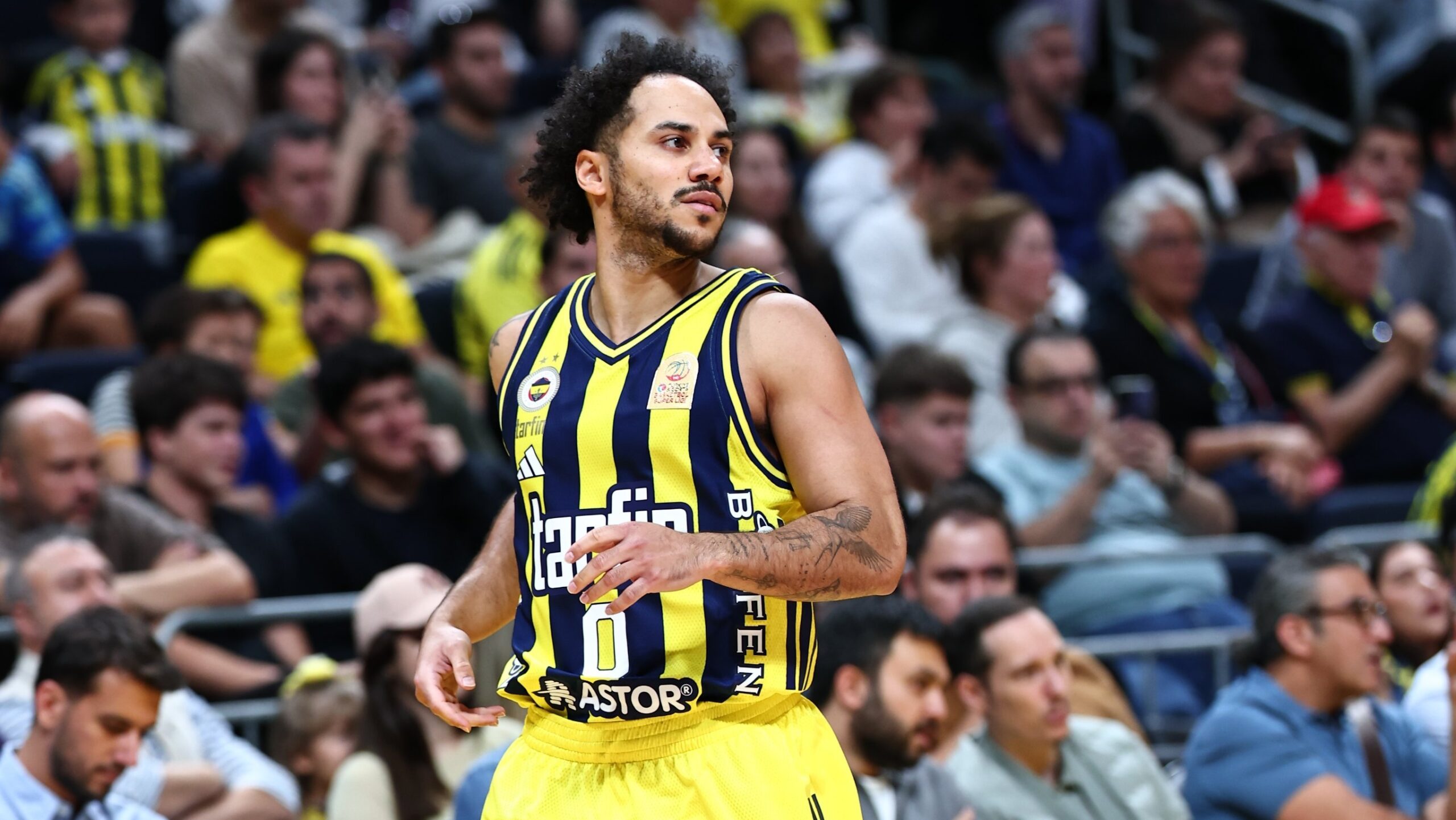 Larkin ilk kez sahada, Fenerbahçe Tarfin son nefeste