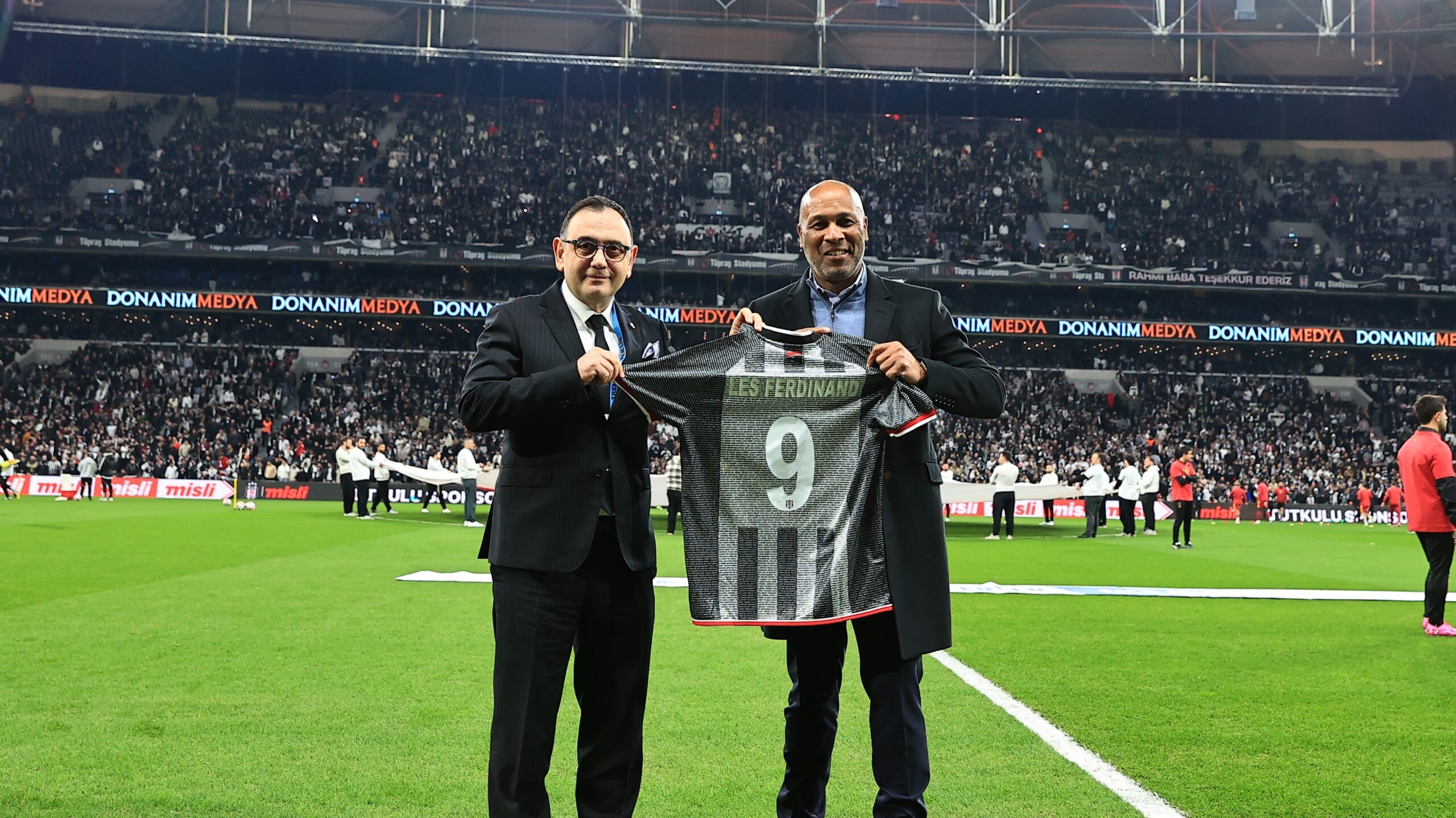 Les Ferdinand’dan Beşiktaş taraftarına övgü