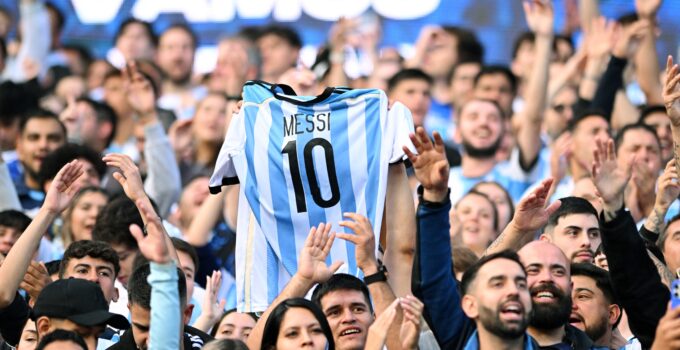 Messi'ye taraftarlardan veda