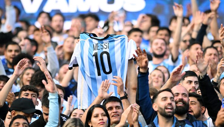 Messi'ye taraftarlardan veda