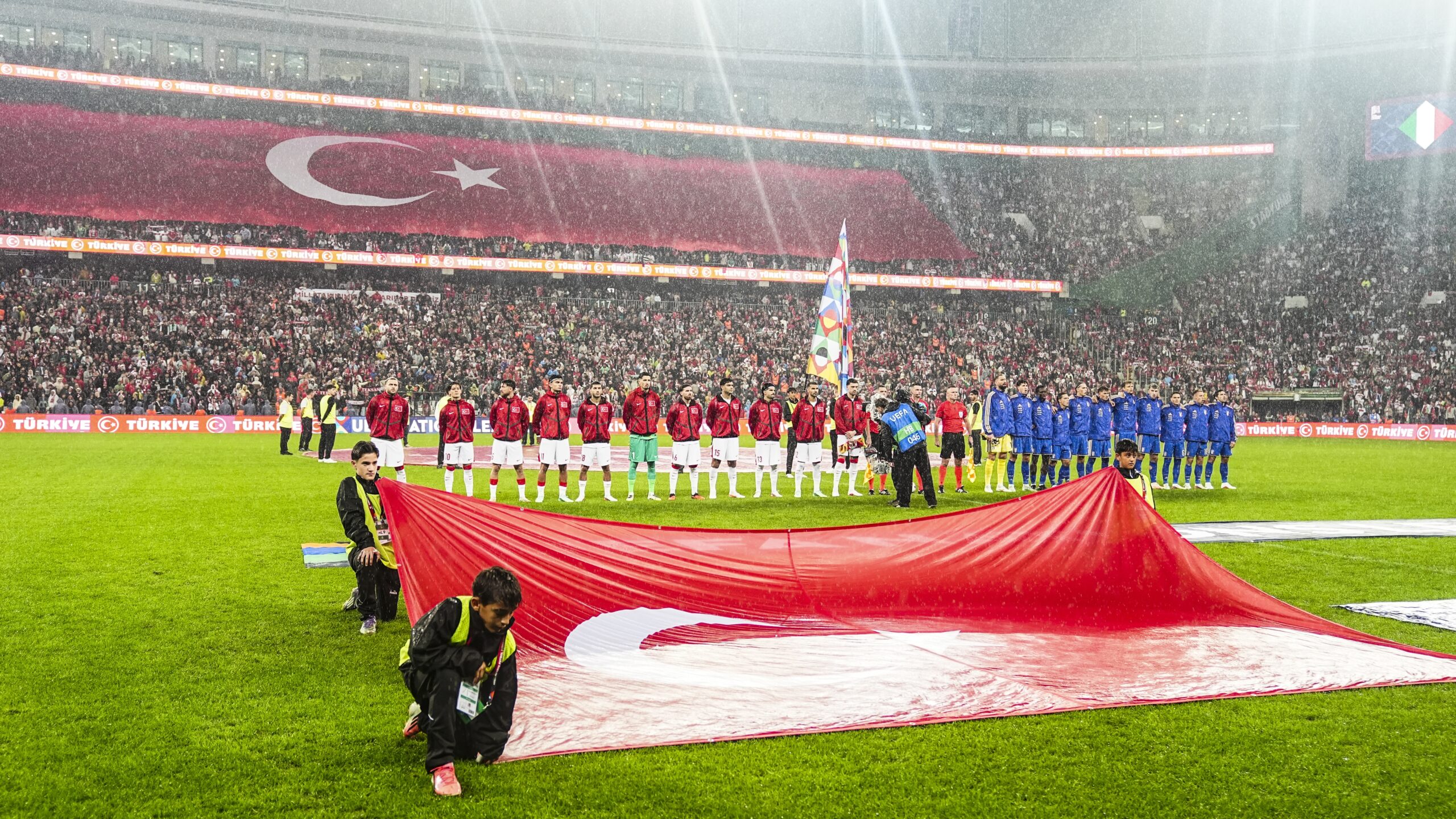 Milliler İtalya karşısında ilk peşinde