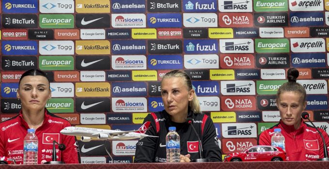Necla Güngör Kıragası: İlklerin takımı olmak istiyorlar