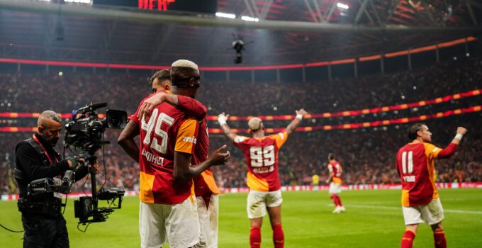 Osimhen iki golle yıldızlaştı