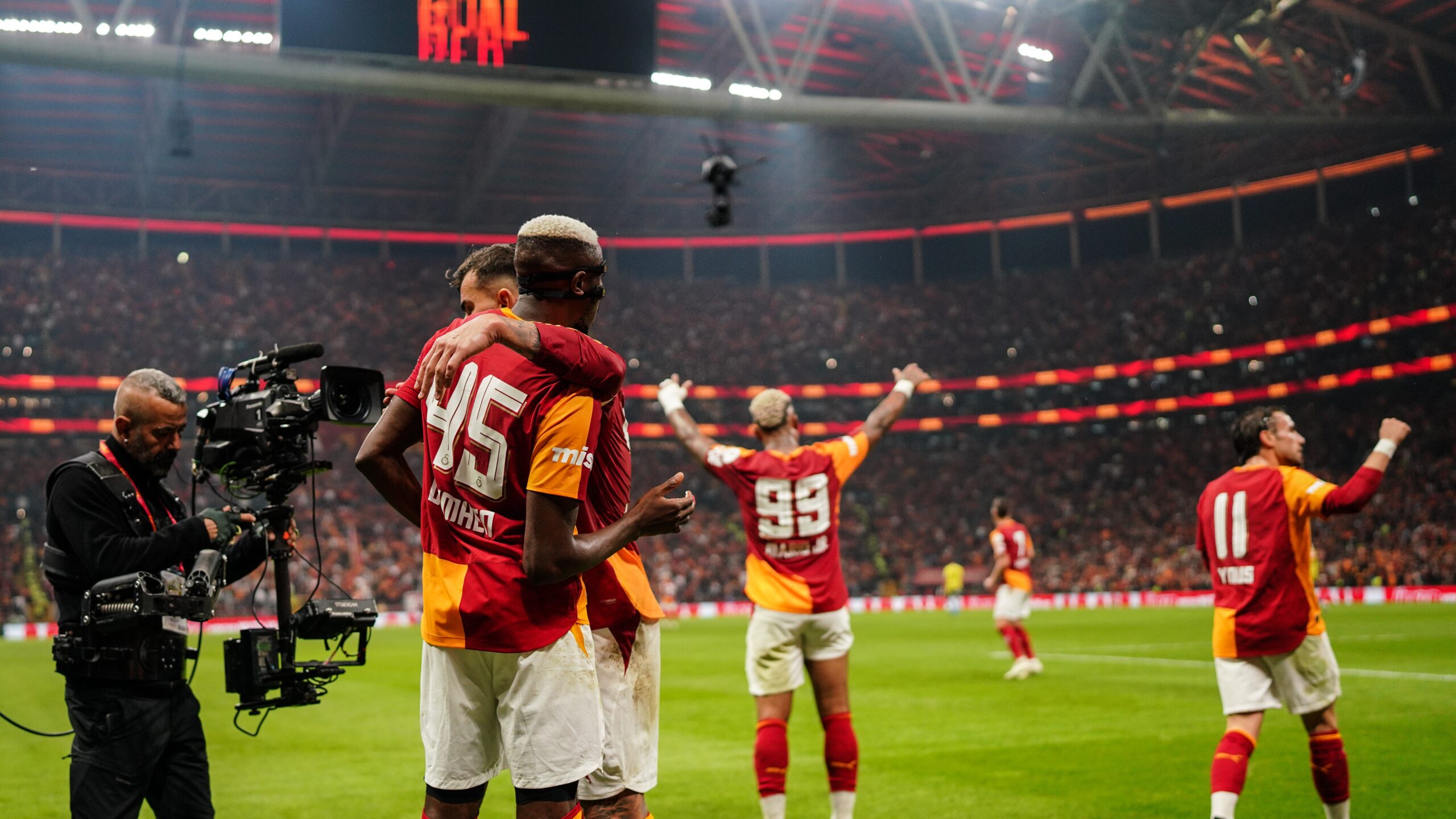 Osimhen iki golle yıldızlaştı