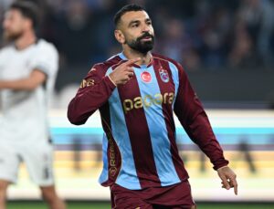 Salah tahtı ele geçirdi