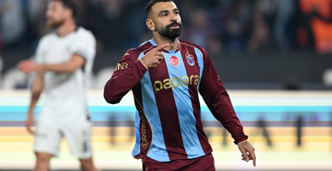 Salah tahtı ele geçirdi