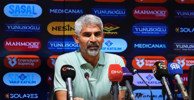 Sivasspor, teknik direktörü İsmet Taşdemir ile yollarını ayırdı