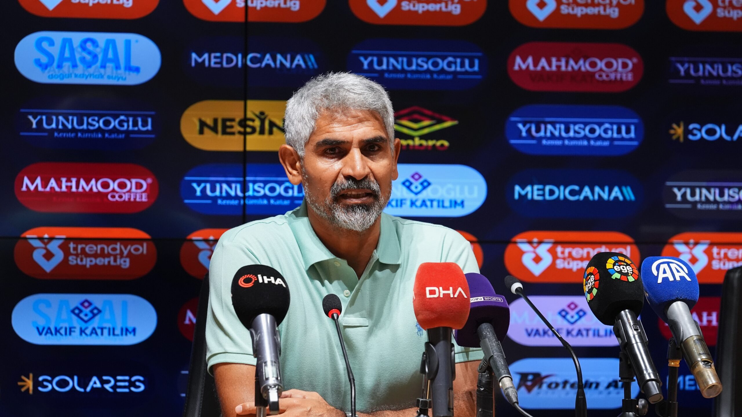 Sivasspor, teknik direktörü İsmet Taşdemir ile yollarını ayırdı