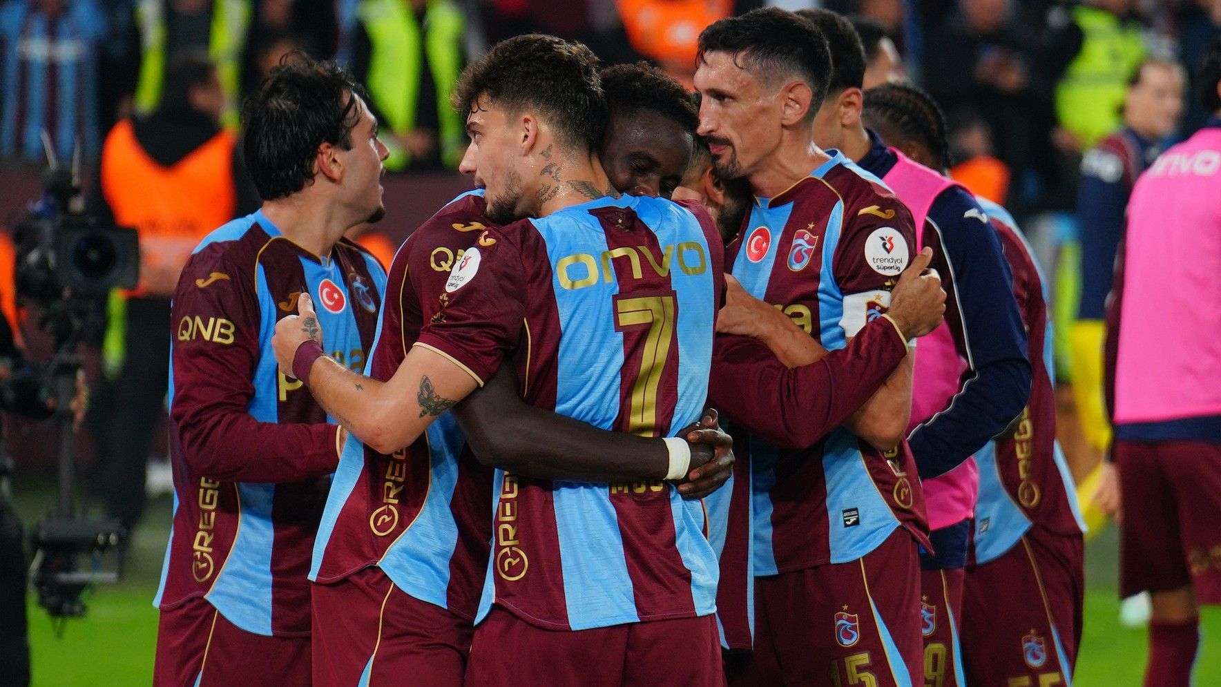 Spor yazarları, Trabzonspor – Beşiktaş maçı sonrası iki futbolcuyu öve öve bitiremedi