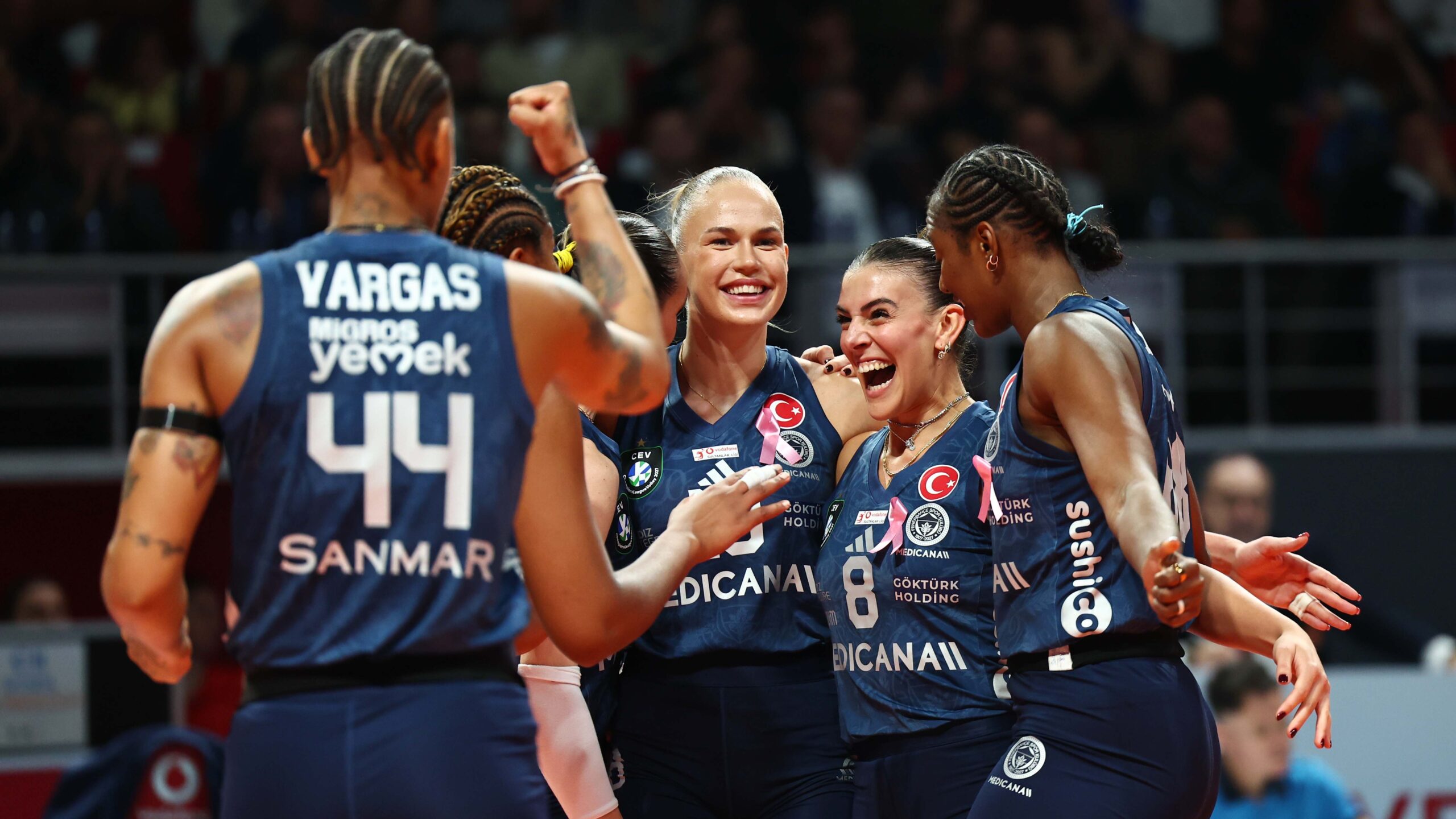 Zorlu mücadeleyi Fenerbahçe Medicana kazandı